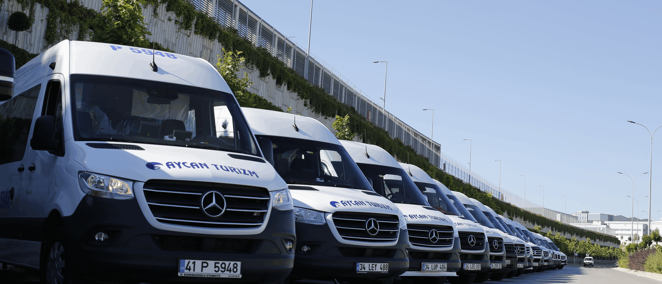 Turizm ve gezi için konforlu otobüs